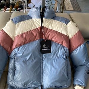 New Moncler ski jacket NWT priced to sell!!!!!